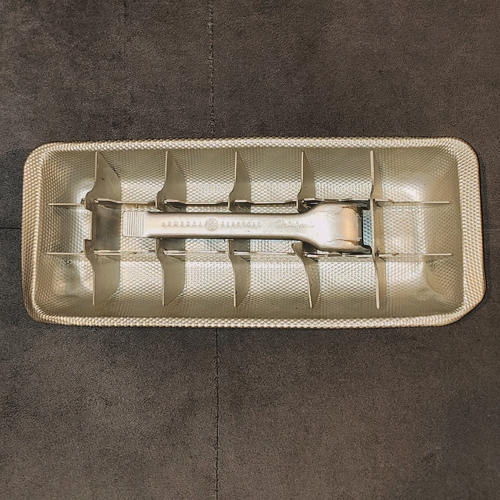ANTIQUE ALUMINUM 18 MINI ICE CUBE TRAY WITH RELEASE LEVER GENERAL ELECTRIC